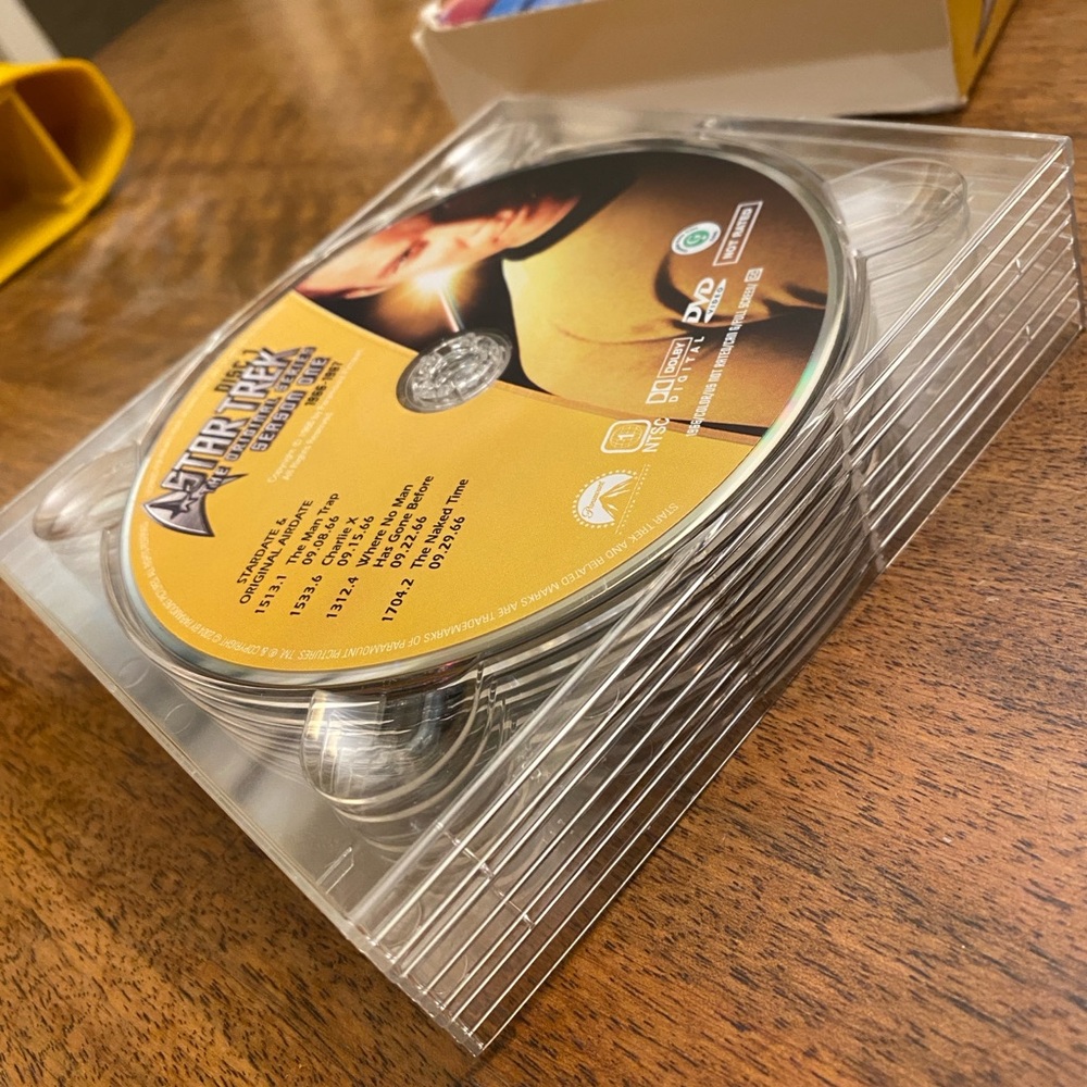 STAR TREK Season One Collector DVD Set - Picture 5 of 7